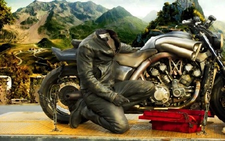 Мужской шаблон - байкер возле своего мотоцикла